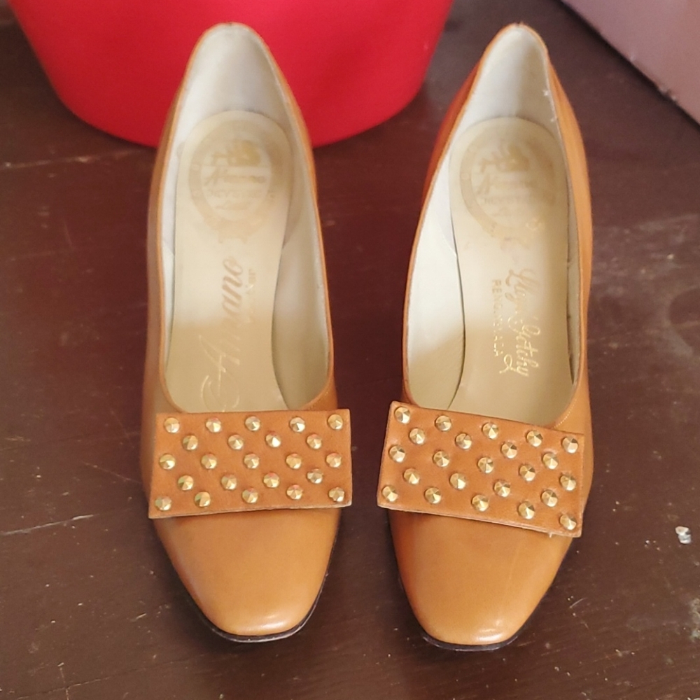 Vintage Leather Pumps